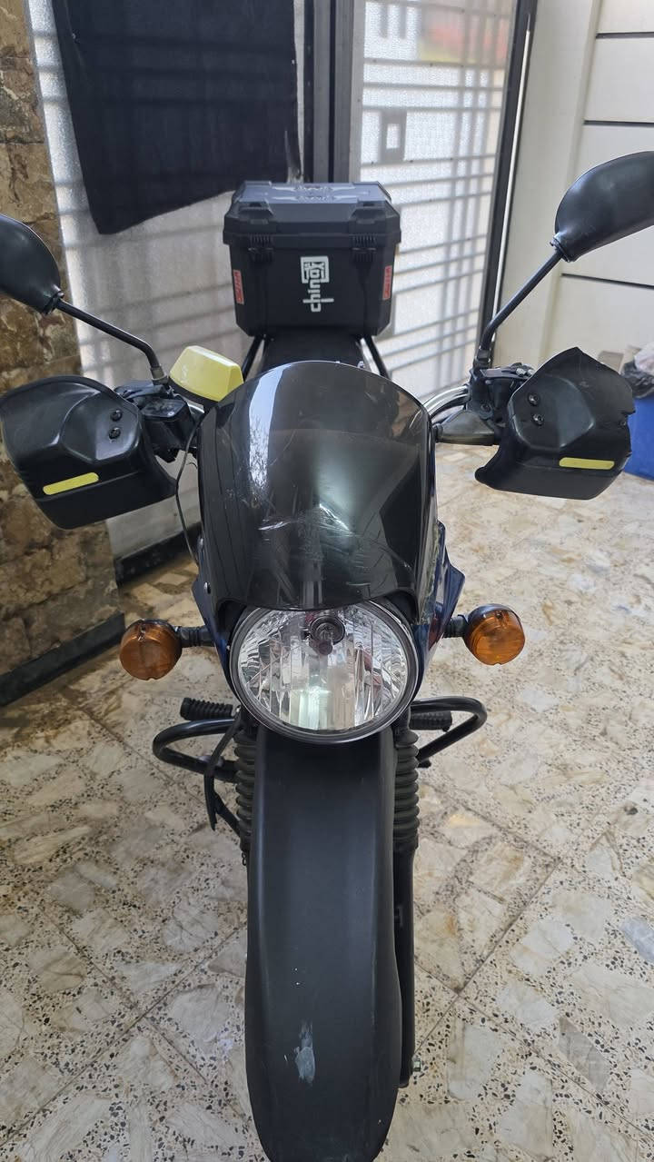 السلام عليكم 
بوكسر جبلي ٢٠٢٣ مرقمه بأسمي الدراجه نظيفه تخبل 

مره وحده كايمه وقبل ٣ اشهر مجفتها تجفيت كله اصلي الله شاهد ومبدل تاير جديد جبلي 

نواقصها 
واير كيج 
بنزات خلفيه 

الدراجه تخبل الله شاهد وخير من الله وكافلها من التاير للتاير وبلعافيه على الي ياخذها  
تحويل مباشر بدون تأخير 
مكاني بغداد الصابيات 
السعر ١٨٥٠ مليون و٨٥٠ وبيها مجال بسيط بسيط بسيط 
***********
