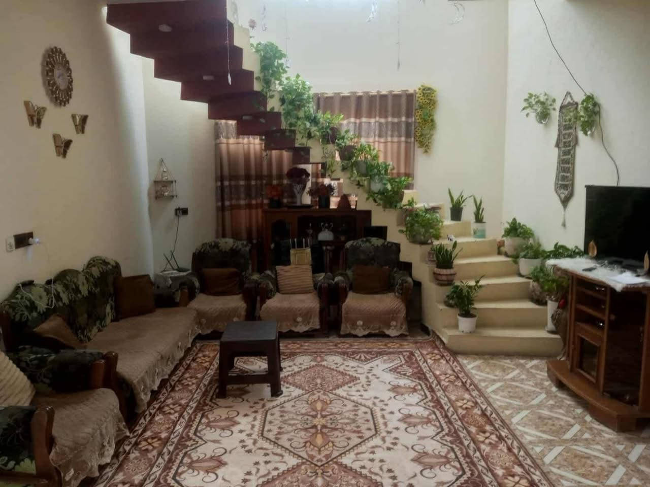 #دار_للبيع 
بناء حديث 
حي الجغيفي الثانية
قرب اسواق نواف
شارع 10 متر
مساحة الدار 300م
يحتوى على 2 غرفة نوم
خدامات صحية داخلية و خارجية
كراج سيارة كبير
حديقة
طابق واحد
#للأستفسار
***********
مكتب طيب المسك شارعزالسايدين حي العسكري
