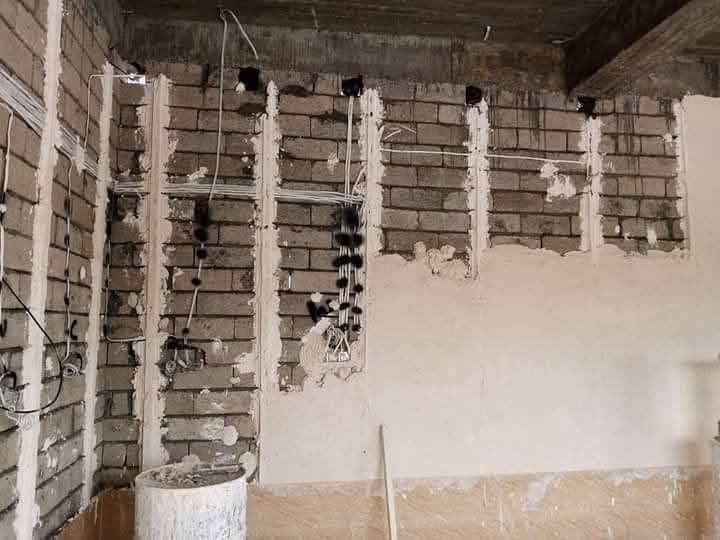 السلام عليكم كادر لبخ جص من الموصل_شغل درجة اولى  شغل على مساطر وحسب الطلب شغل نضيف ومرتب شغلنا مستمر بل شرقاط البيت يطول 3 ايام من يرغب بل عمل الاتصال على رقم و ***********خاص مفتوح

