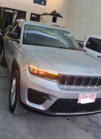 جراند شيروكي لمتد • ٢٠٢٣ • ٦ سلندر فور ويل