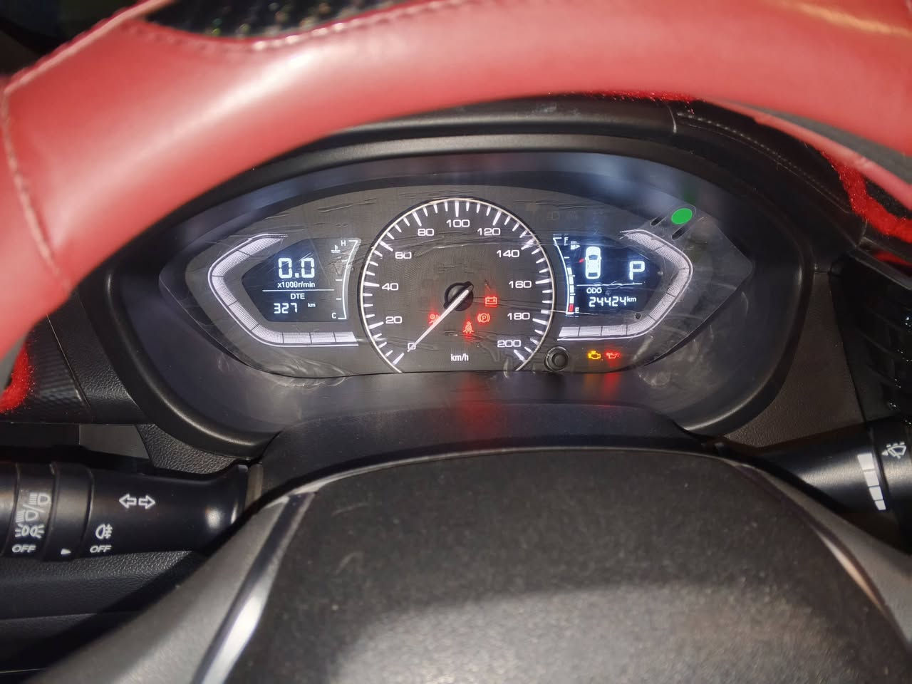 السلام عليكم شانجان L7
اقراء المنشور زين رحمه الوالديكم 
موديل 2025 حرة شركة البخيت بعدها بالظمان 
الكيلو متر واضح بالصورة بيها ظربه مكان الظربه واضح بالفيديو دعامية وبنيد مال شركه بيها ظربه بسيطه بالصندوك جوه الرقم طاك ايرباك واضح بالصوره مكان السياره بغداد قظاء المدائن سلمان باك سعر السيارة 87 ورقه$ وبيها مجال بسيط تعال شوف السيارة وتشلع عيوني 
رقم التلفون 📱***********
***********📱
