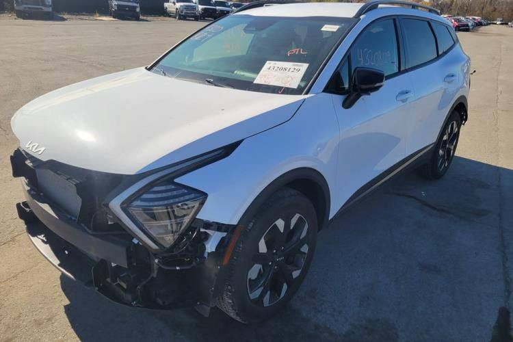 السلام عليكم سبورتج موديل 24 ماشيه 11الف بعد 10ايام توصل العمان الي عنده كتاب شهدا  فول عده الفتحه الون ابيض بدون ارباك غراضه كله وياه السعر 160الاتصال ***********
