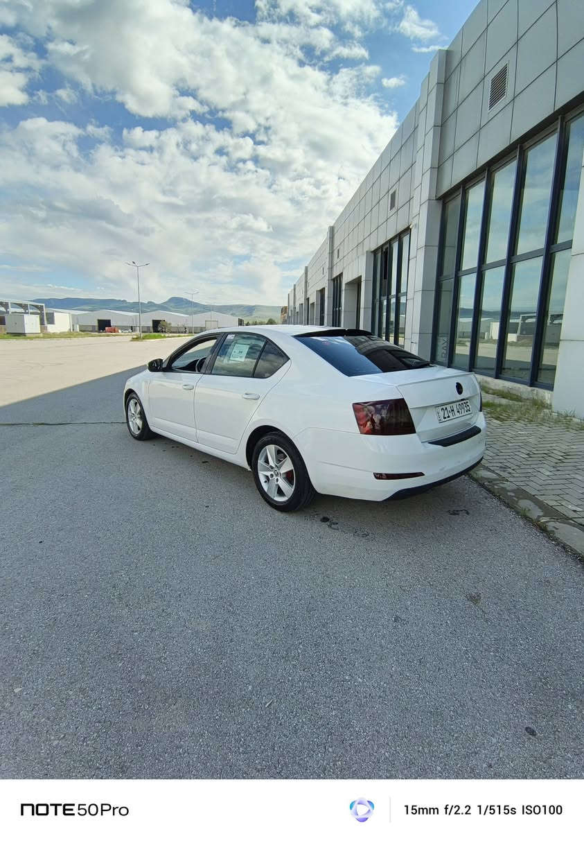 شکۆدا مۆدێل 2014 گێڕ عادی تۆربۆڕەقەم سلێمانی بیلاد سپی تەکسی بووە کراوەتەوە بە خسوسی ڕەقەم و سەنەوی تازە تا 2031 بەناوی خۆمەوە یە بێ دەعم شتێکی جوان و نمونە گێڕو مەکینەو تەقەوڕەقە تەحویل غرامە بەشەرت ڕۆن و گاعی و 4 تایەی تازە لۆک بەستومە 
سعری 63 گەڵاو معامەلە مشتەریت تەلەفۆن بکە لە سلێمانیم
*********** 
***********
