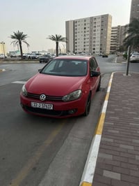 كولف 2012 خليجي مكفولة من الصبغ عدا الدعامية الامامية وشخط بالباب مال ...