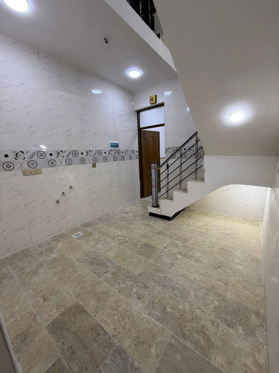 مشتمل 50م #للبيع واجهه 3.5 " جديد بناء 2025 "
استقبال و3 غرف نوم و خدمات طابقين

#السعر  135 مليون  / طابو ملك صرف
الشعب خلف سوق شلال و متوسطة صلاح الدين

***********
