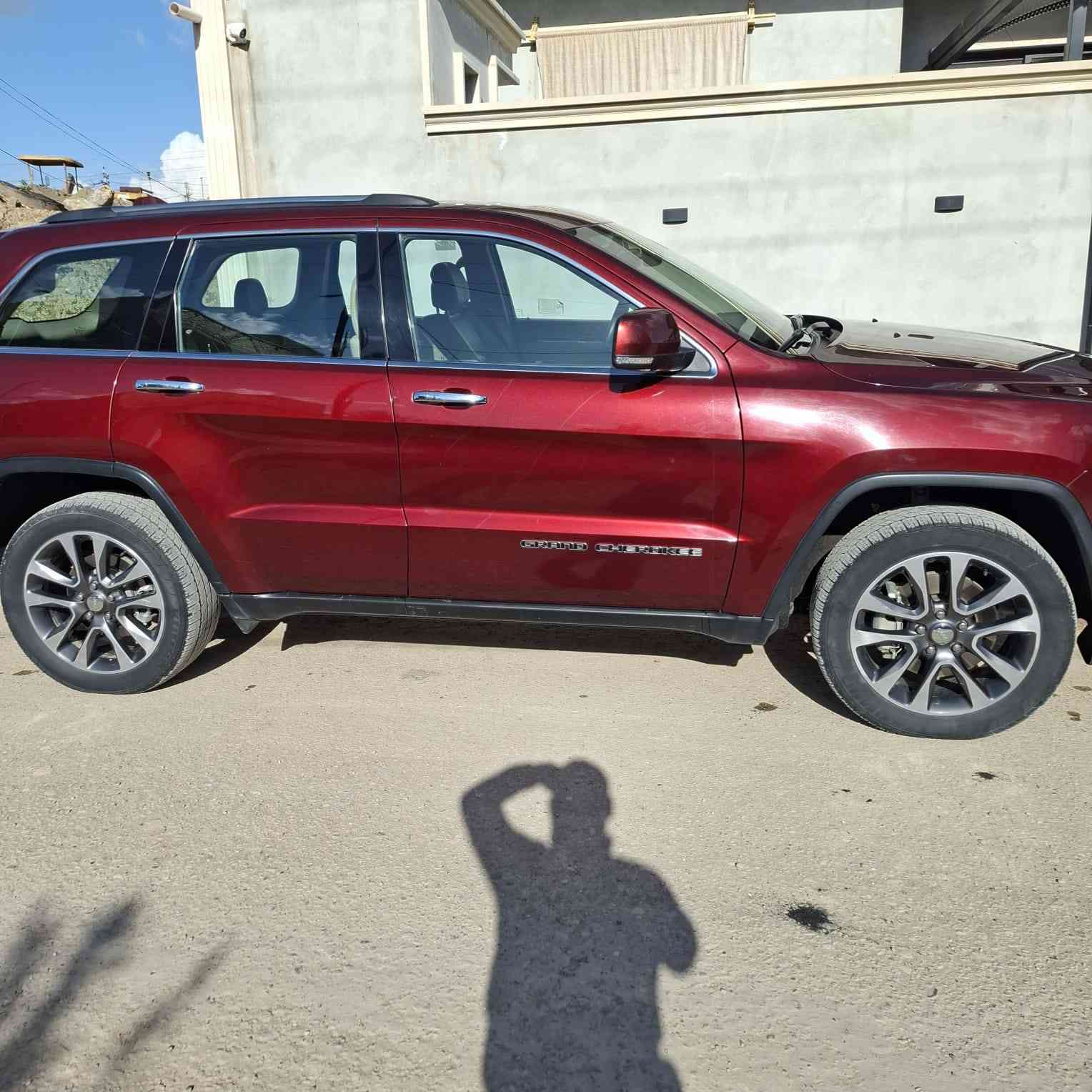 نوع السياره... چيب لاريدو لمتدد
موديل 18 خليجي
الضرر.. مكفوله من كلشي
الرقم.... بغداد
مواصفات... چكات+بنو راما +حساس امامي خلفي +دبل اكزوز +هوك امامي خلفي فول مواصفات للأخير 
الممشه.. 77الف حقيقي
سياره موضحه كما في الصوره
برغي مامفتوح وضع شركه متصرف عليها ربع سياره نصبتها تخبل للاستفسار ع الاتصال ***********
***********
السعر.... 295$قابل للتفاوض 💚
