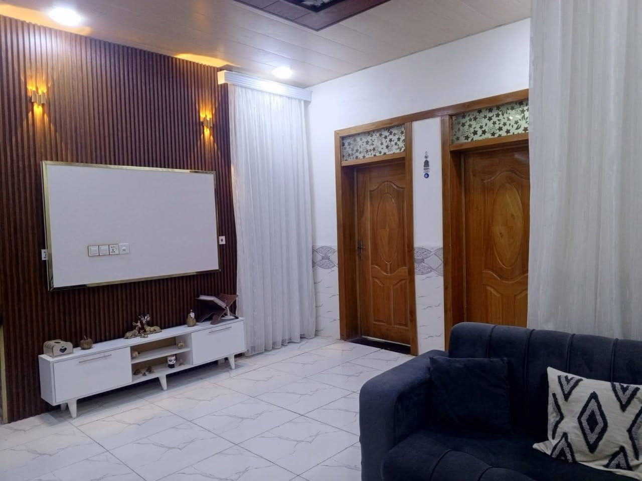 دارللبیع
زراعي سند٢٥
غرفتین، صالە استقبال، مطبخ، مغاسل
کامل جاهز للسکن، کلهە دیکورات...
عنوان: النجف مقابل حي العسکري عامود ٢٤١ 
سعر ٨٣ ومجال
***********
