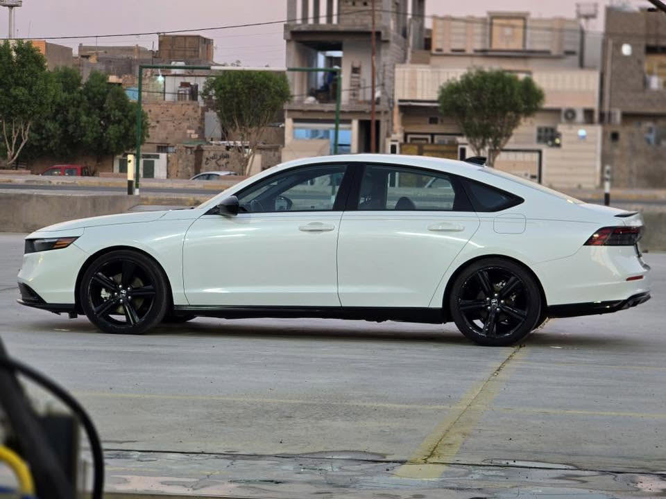 السلام عليكم ..

هوندا اكورد sport -L 2024 للبيع 
ضرر السيارة بسيط قطعة واحدة فقط "بنيد مبدل" 
ممشى السيارة ٤٨ الف كيلومتر فقط 

مواصفات السبورت L معروفة .. 
مقاعد جلد ، مقاعد امامية تدفئة ، قيادة شبه ذاتية ، تحديد مسار ، مثبت سرعة تفاعلي ، شاشة وسطية كبيرة ، عدادات الكتروني ، ذاكرة خزن المقاعد الاماميه ، رادار امامي ، نقاط عمياء وبقية المواصفات المعروفه. 

للاستفسار : *********** 
متوفر واتساب 
مكان السيارة الرمادي
