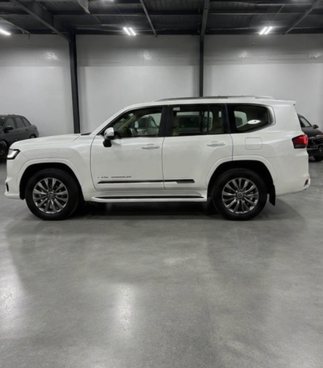 السلام عليكم
لاندكروز 2024 VX Limited وكالة SAS للبيع
السيارة مكفولة كفالة عامه، باسمي رقم بغداد
مكان السيارة بغداد
ماشيه ٥٠ الف كم
محرك 4000

المواصفات:
تبريد + تدفئة كراسي امامي
ندفئة كراسي خلفي
كامرات ٣٦٠ درجة
كراسي خلفية كهرباء
فتحة سقف
شاشة كبيرة
حساسات مري
كراسي جلد
تخم تايرات جديد

للتواصل:
*********** بغداد, العراق
