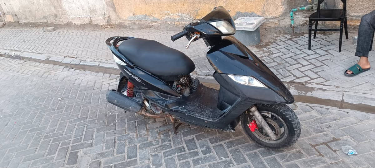 سلام عليكم دراجه ثعلب جي تي ار مراوس بسكنس فحل او نثيه نضيفه
ثعلب دراجه بلادي كفراتها بلادي دراجه نضيفه نقصهه فقط عداد سلف نكره  هندر شغاله 
مكان بغداد مدينه الصدر ***********
