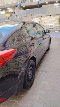 النترا 20 حادثها الباب الخلفي الباقي مكفول وضع الشركه سياره مكاني بغدا...