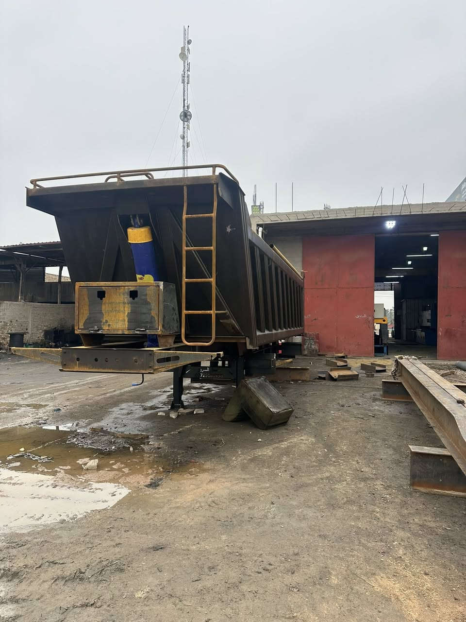 السلام عليكم حداد جديده 
ماك نيسان زيروووو للبيع 
شاصي ١٦ تناكير ١٦كاعيه ٨مليم 
صفاح ٦مليم باب وصدر ٦مليم
جك مال قصي التميمي سعر خاص
*********** ضرغام
