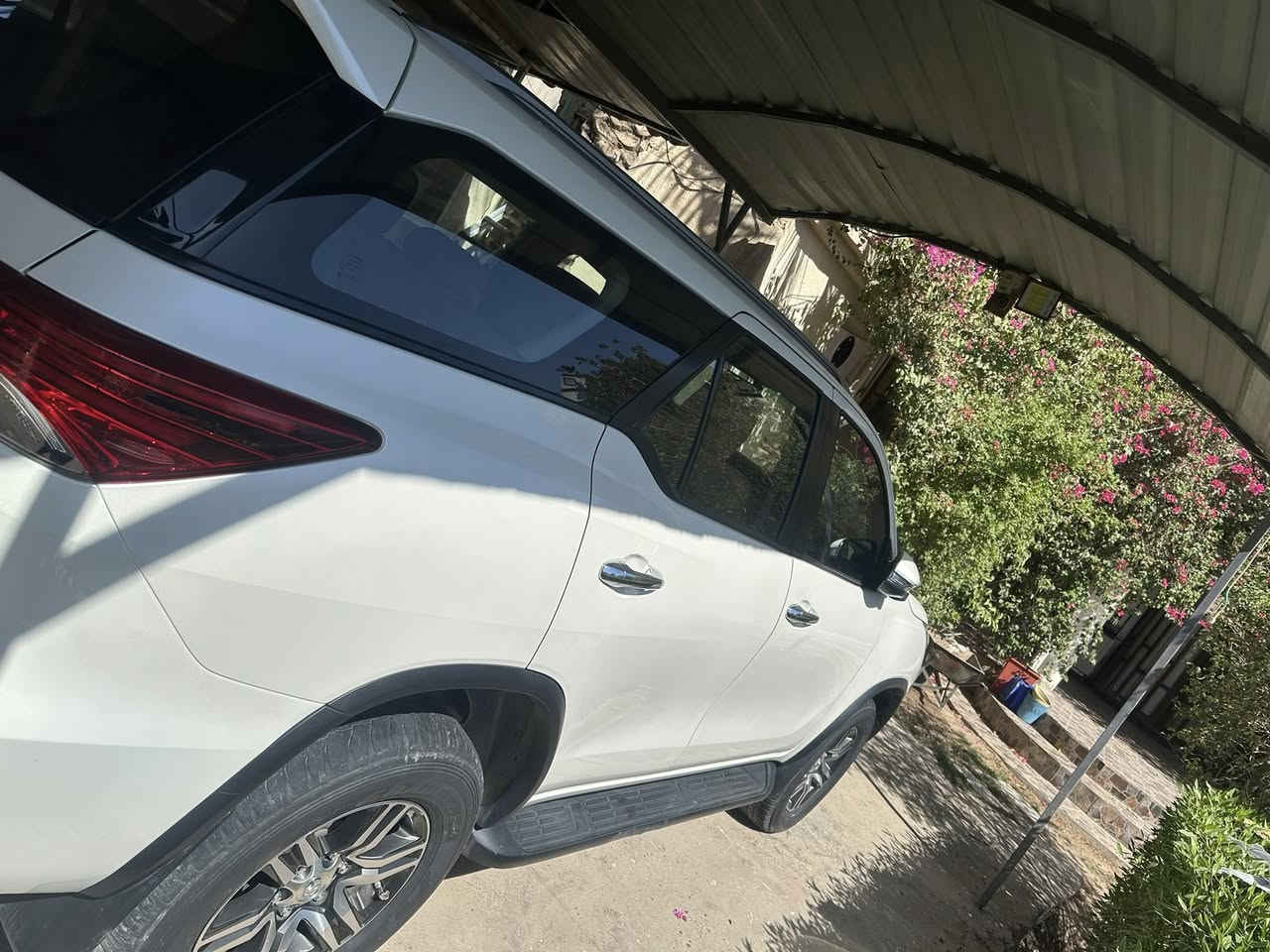 السلام عليكم.
تويوتا فورجنر وكالة ساز
كفاله عامه بيه رصعتين خفيفات كلش فقطط
كير محرك صدر كفاله
رقم بغداد هزه ورقم جديد باسمي 
محرك ٤ سلندر المرغوب ٢٧٠٠
ماشيه ٦٠ الف
نضافه ١٠٠٪؜
تخم تاير جديد ادامه كامله للسياره
السعر ٢٨٥ بيه مجال بسيط 
يرهم مراوس بشي معقول 
المكان بغداد ابو غريب 
***********  متوفر واتساب
