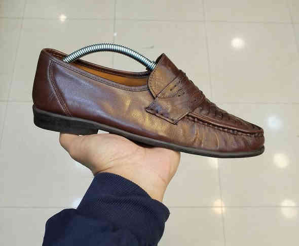 حذاء فلات لوفر فرنسي 
ماركة انريكي موريه أصلي وكالة اورجنال 
قياس 43 طول القدم 27 ونص 
جلد طبيعي فاخر كليا 
أرضية مريحة للقدم 
هاند ميد صناعة يدوية 
قطعة راقية كجول ورسمي 
للحجز على خاص 
أو مراسلة واتساب ***********
توصيل لكل محافظات العراق
