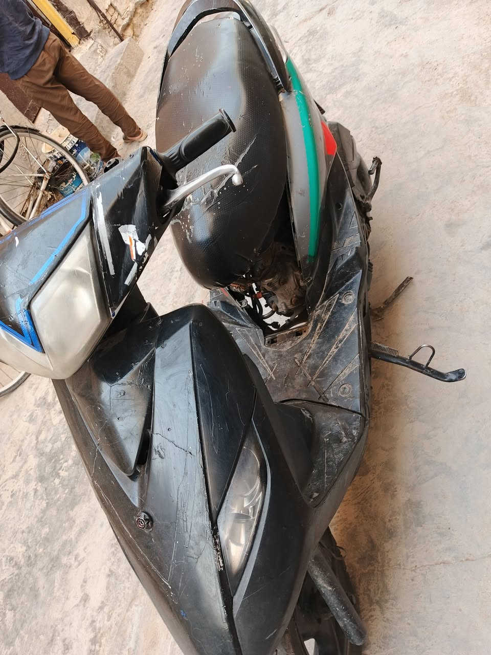 السلام عليكم
دراجه البيع 
سرعة 140
كهربائية كله شغاله نكره صلف او هندر يخرط 
مكان الفلوجه 
سعره 325
اتصال ***********
