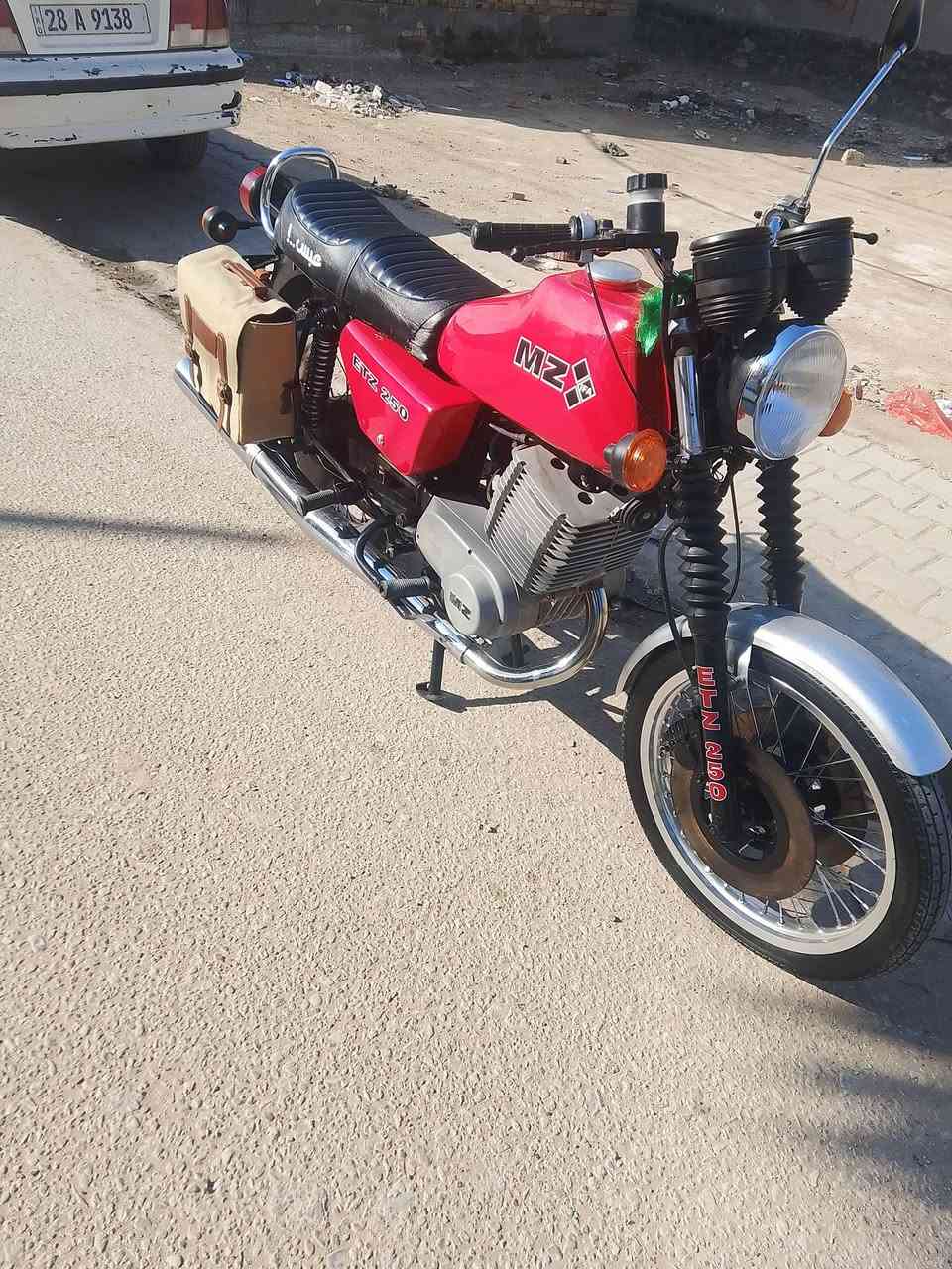 سلام عليكم دراجه MZ للبيع مابيها لحيم بس بلخشم سايس 2 شرط المداور ماطور خير من الله ماعايز برغي المكان نجف ***********
