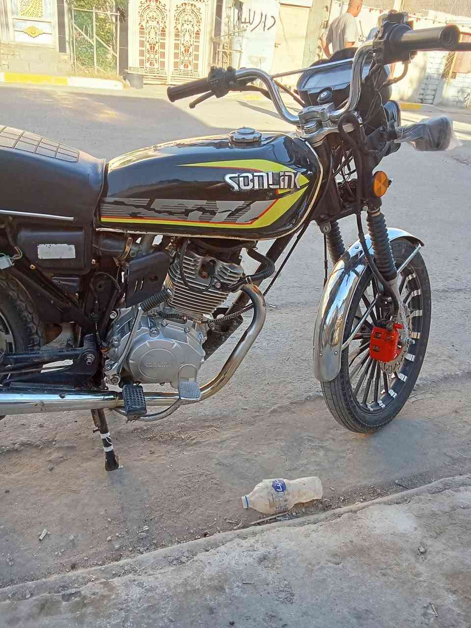 السلام عليكم ايراني سونلك موديل 25 كفالة بس بيه كطع بضفيرة انت تسويه ترجع سلف تشتغل 
سعر 700 وبيه مجال. وذا مراوس بماكس . سكنس بوليس عادي ***********
