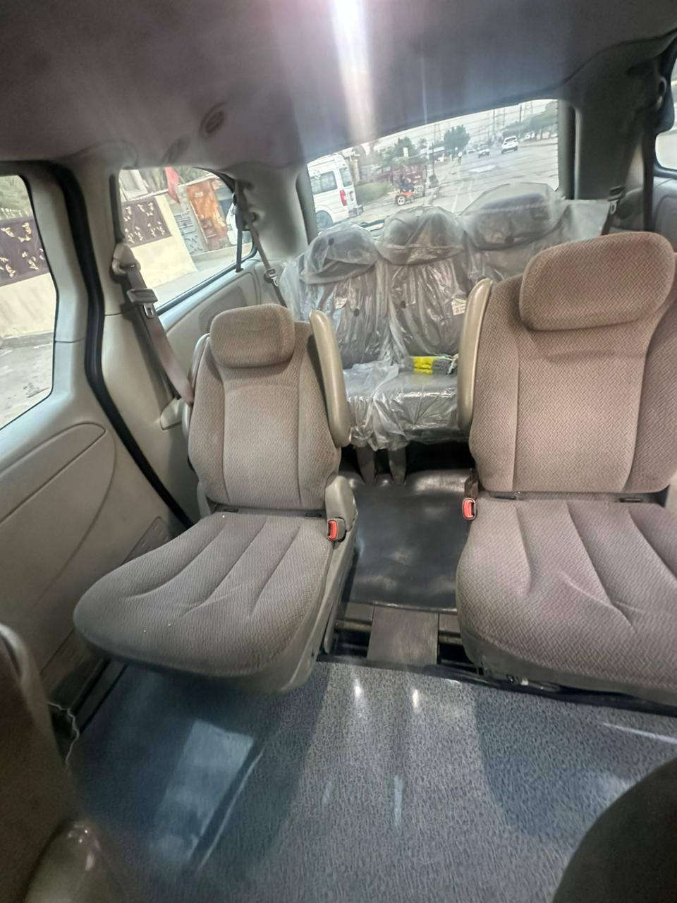 دوج كرفان 2007 طويله تدفئه وتبريد ثلاث قطع مكينه 3300
7 راكب سياره عائليه وكلش حلوه داخلهه نضيف بيبانهه كهربائيه مري كهربائيه صدرهه كله جديد ورقمهه انگليزي 
السياره مابيهه اي نقص
بيهة شخوط بسيطة
وتكحيل قليل 
الاتصال *********** 
*غير متواجد على الفيس
