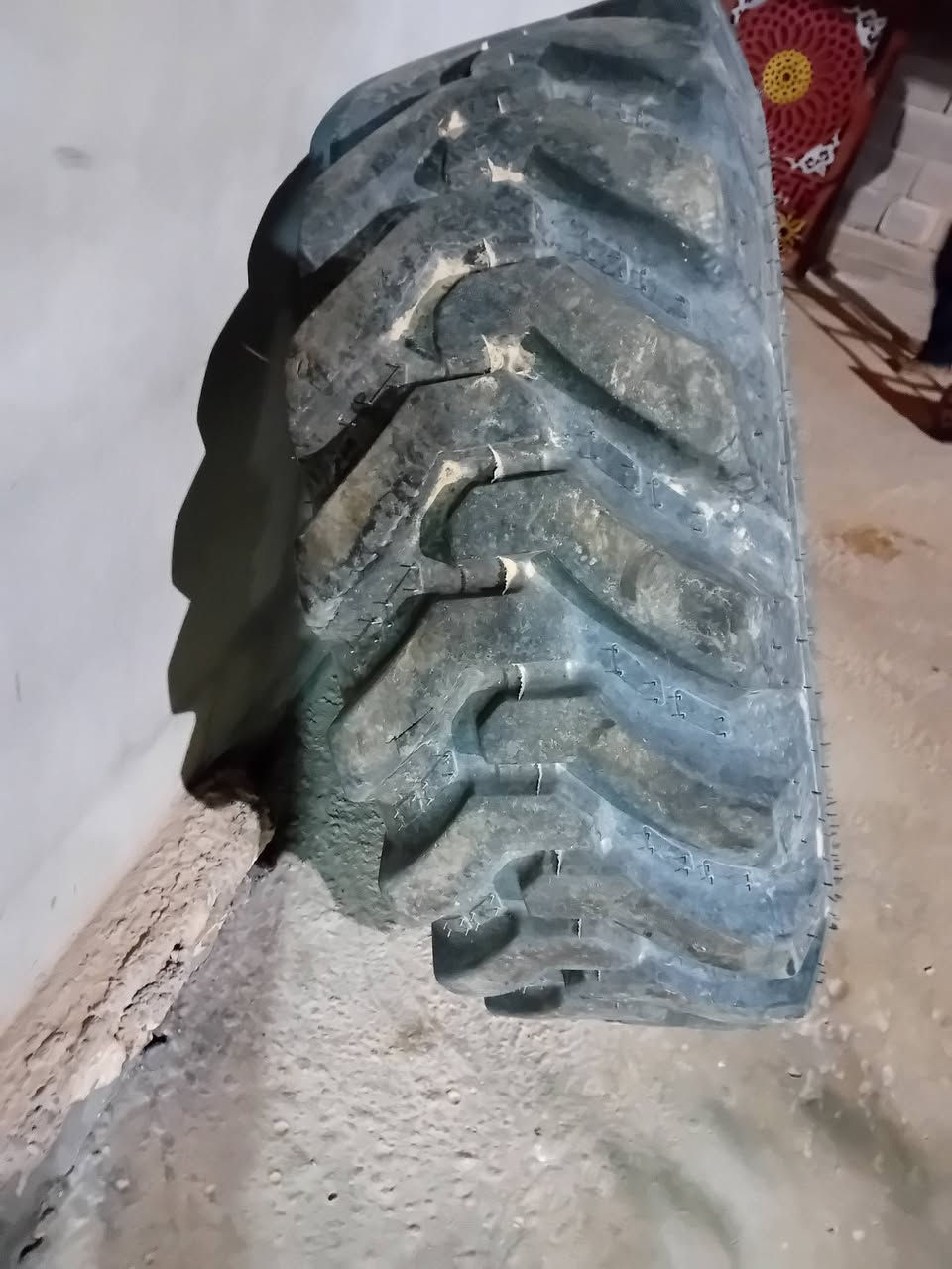 متوفر تاير شوكيه للبيع جديد ونظيف الحجم 24-16,9 العنوان ناحية البغدادي التواصل على الرقم *********** السعر مناسب
