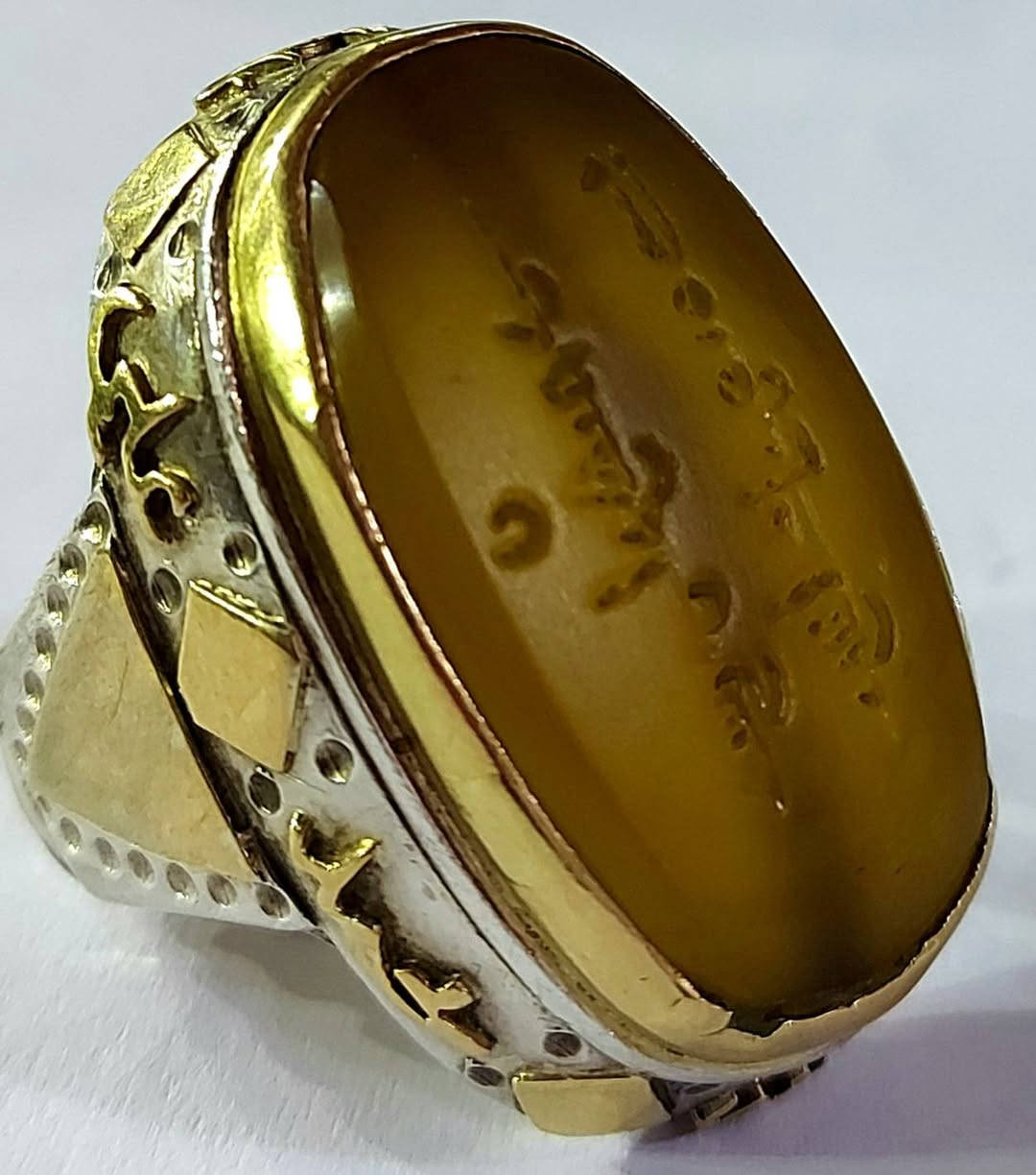 السلام عليكم
خاتم يماني قديم جدا اصفر عسلي خط مهر قديم خاتم راهي 3ونص سم صياغة زاروكة ثقيل وزن 42 غرام ذهب 21 مع فضة قطعة نادرة
المهتم على الخاص وباالخدمة


**إذا كنت صاحب هذا الإعلان وتريد حذفه لأي سبب، رجاءا أرسل رسالة إلى الدعم الفني**