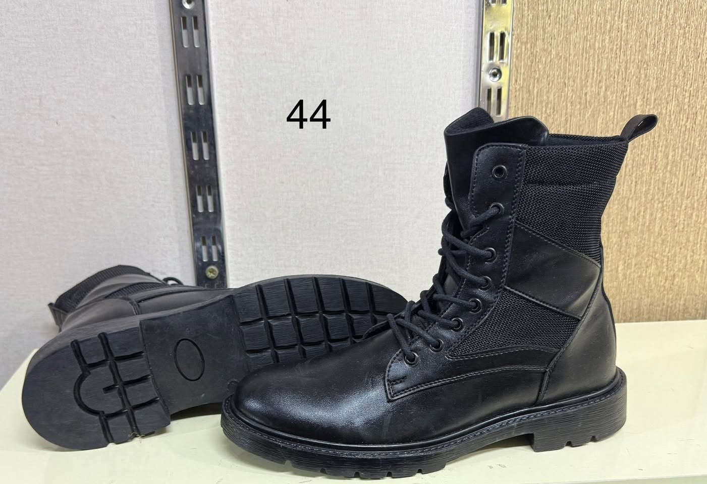 حياكم الله
احذية بالة اوربي اصلي
عسكري #جبلي#رياضي# رسمي✅
مراسلة البيج
او على الرقم وات ساب *********** 

توصيل لكل امحافظات🚙🚗🛻
