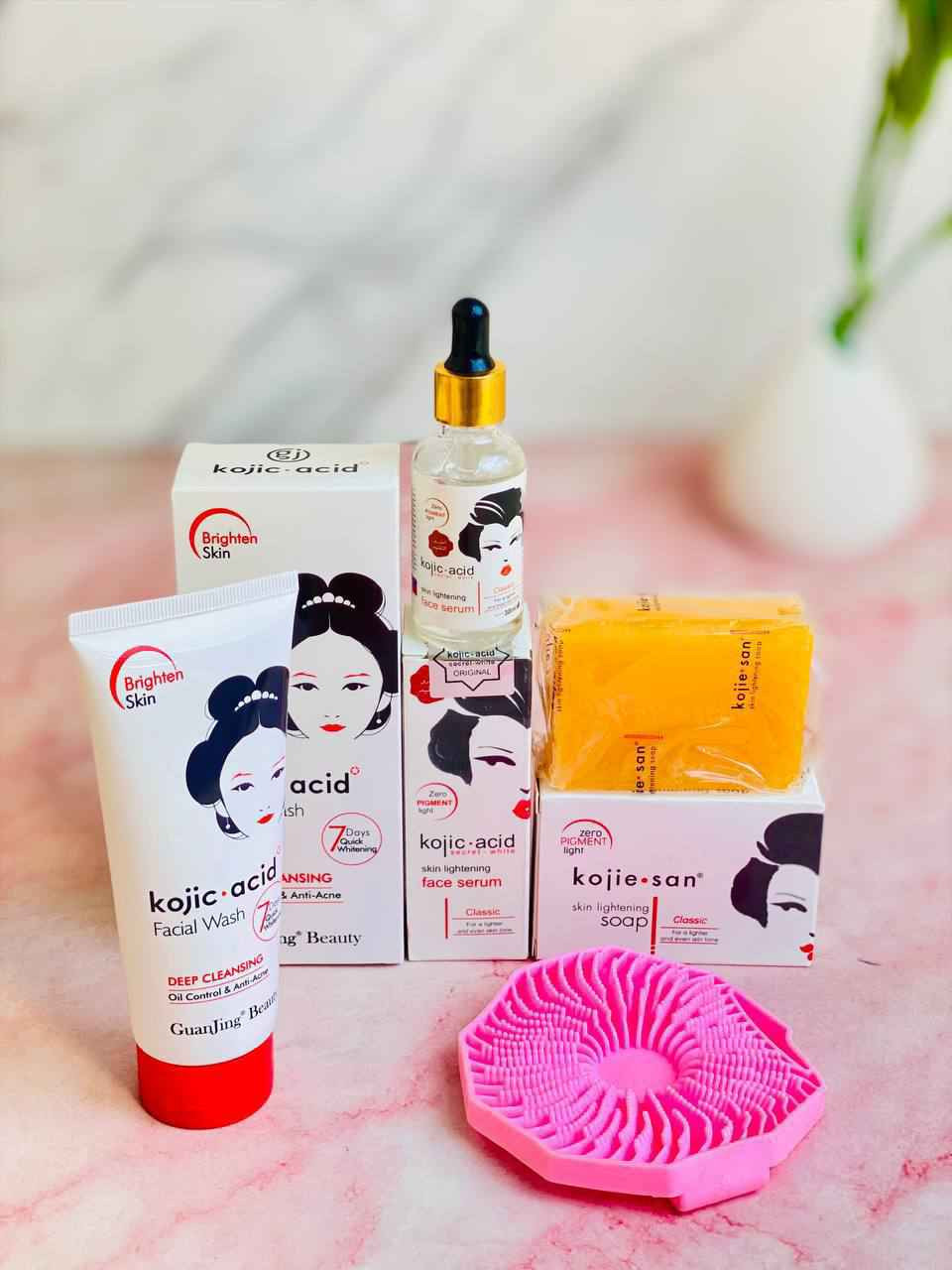 👰‍♀️💍 بكج العروسة للتبييض والتفتيح والترطيب
بكج متكامل صُمم خصيصًا لكل عروسة تريد بشرة صافية، موحدة اللون، ناعمة ومليانة نضارة قبل العرس والمناسبات 💖

🌸 محتويات بكج العروسة:
1️⃣ غسول Kojic Acid Facial Was
يساعد على إزالة الأوساخ، الدهون الزائدة، وبقايا المكياج 🌿
يشتغل على تفتيح البشرة تدريجيًا، يقلل من مظهر الحبوب، 

2️⃣ سيروم Kojic Acid لتفتيح البشرة
سيروم مركز يشتغل مباشرة على التصبغات، البقع الداكنة، وآثار الحبوب 💎

3️⃣ صابونة Kojie San للتبييض والتفتيح
صابونة معروفة بفعاليتها بالتفتيح التدريجي 🌼
تساعد على إزالة الاسمرار، توحيد لون البشرة، وتقليل التصبغات.

4️⃣ فرشاة سيليكون لتنظيف الوجه
تساعد على تنظيف البشرة بعمق أثناء استخدام الغسول 🩷
تزيل الأوساخ من المسام، تقلل الرؤوس السوداء، وتنشط الدورة الدموية.

للطلب والاستفسار دايركت يوجد توصيل لجميع المحافظات العراق 🇮🇶 كربلاء, العراق


**إذا كنت صاحب هذا الإعلان وتريد حذفه لأي سبب، رجاءا أرسل رسالة إلى الدعم الفني**