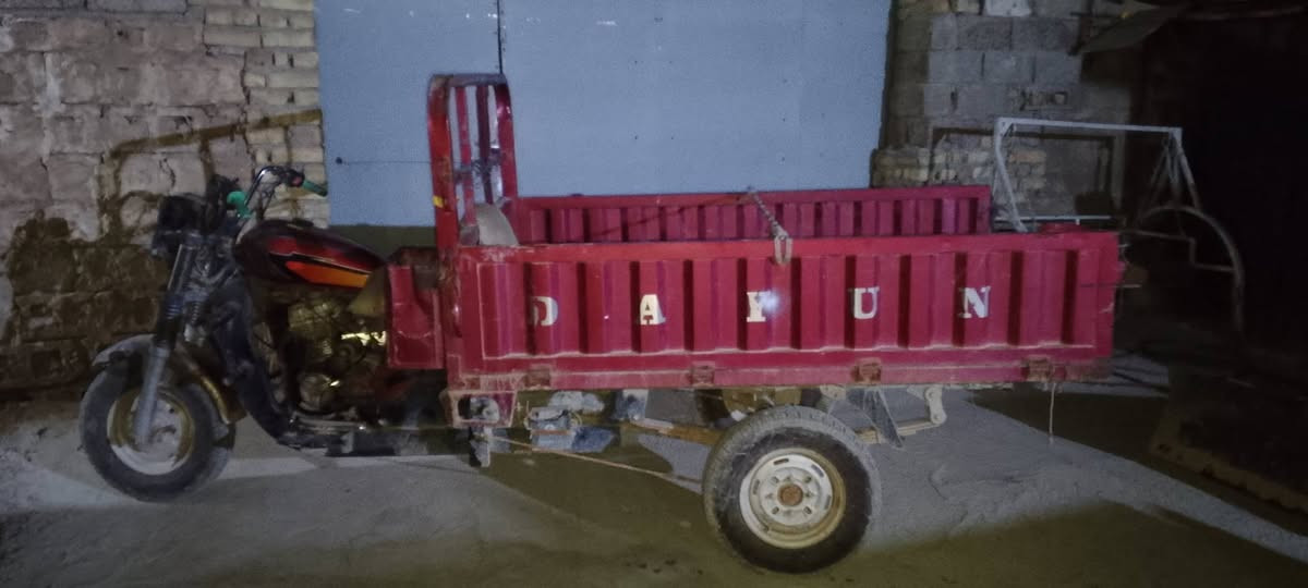 السلام عليكم ورحمه الله وبركاته
ستوته دايوان فحل موديل 17 شاصي تايرات نضيفات محرك نص ونص شغاله كهربائيات مابيها هندر ماكو سلف  ابيع هل موجود السعر 600 وبيها مجال مكانها بغداد المدائن  ومتواجد ع الواتساب ***********   👍🏻
