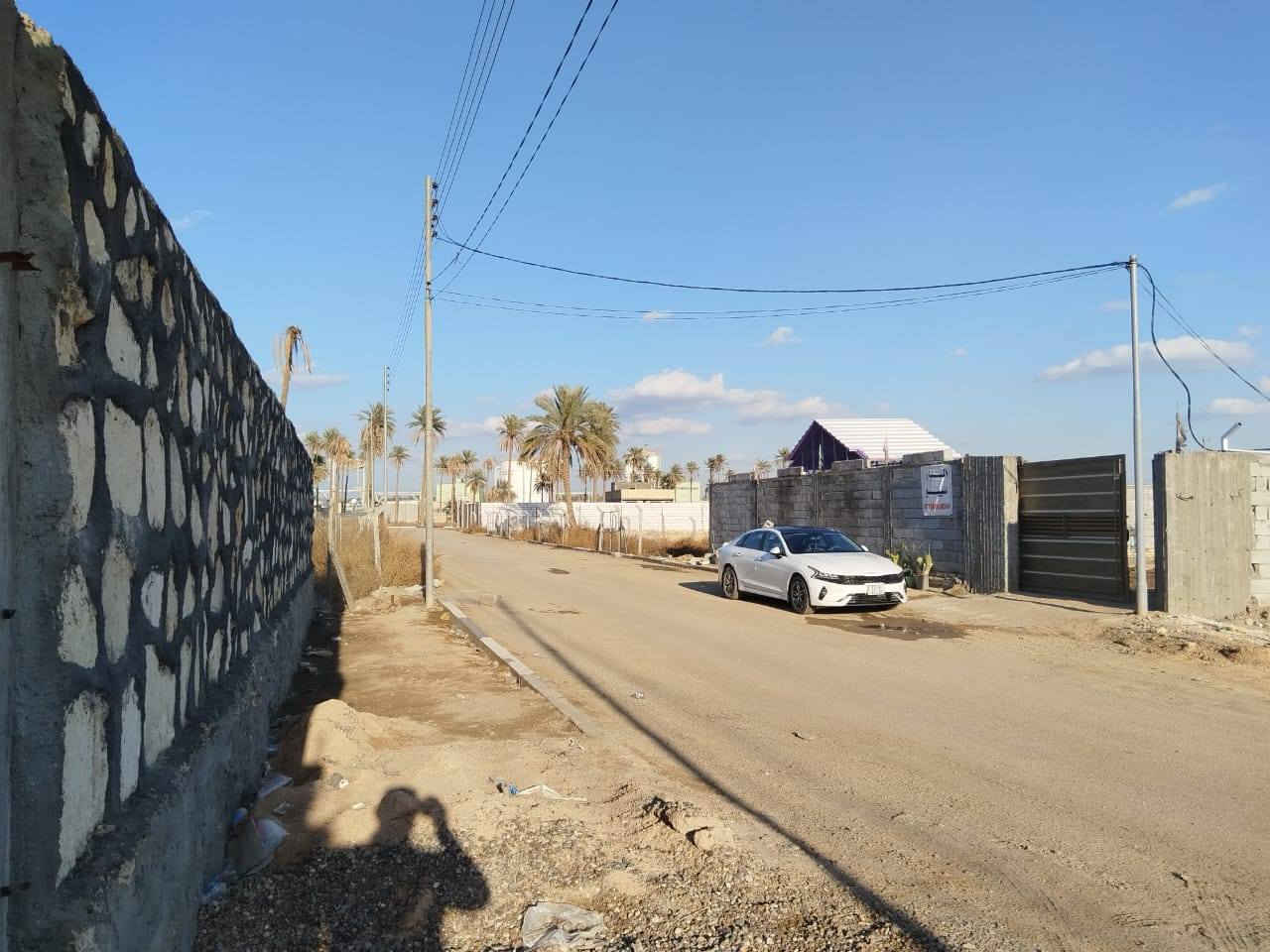 🏡 دار للبيع – فرصة مميزة
📐 المساحة الكلية: 1000 متر
📏 الأبعاد: 20 × 50
📜 الطابو: زراعي صرف – سند 25
✍️ تحويل مباشر باسم المشتري
🏗 مساحة البناء: 480 متر
⚡ الخدمات متوفرة بالكامل:
(كهرباء – ماء – تبليط)
🏠 تفاصيل البناء:
دار مكوّنة من طابقين
🔹 الطابق الأرضي:
غرفتين نوم
هول
استقبال
موزع
مطبخ حار وبارد
عدد (2) مجمع صحيات
🔹 الطابق الثاني (نظام شقة معزولة):
غرفتين نوم
هول
مطبخ
صحيات
📍 الموقع:
كربلاء المقدسة – قضاء طويريج
مجمع الفرات خلف محطة النهرية
(مقابل الكوي)
💰 السعر: مناسب وقابل للتفاوض
📞 للاستفسار:
***********
📲 واتساب متوفر
