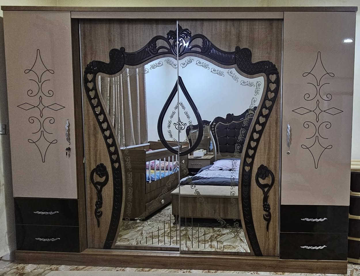 #غراض_للبيع
طخم عشرة مقاعد سعر 500 الف
غرفة نوم 8 قطع سعر 800 الف
جرباية طفل مع دوشك 90 الف
طباخ سعر  150 الف 
للاستفسار الاتصال على الرقم ***********
