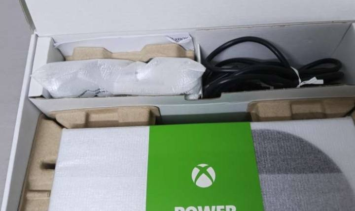 متوفر اكسبوكس سيريس اس مستعمل نظيف وممفتوح وكامل الملحقات بالكارتونة
السعر 400000 للاستفسار ***********
