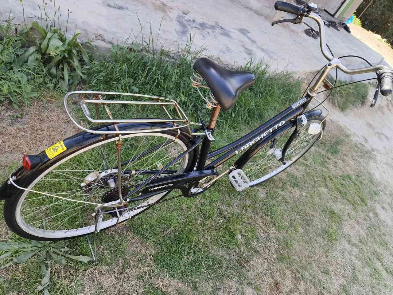 السلام عليكم باسكل للبيع باسكل باله وجديد نضيف حيل حجم 27 عقرب + حساس  باسكل اشتريته وضمتيه على يد واحده مثل ما موضح بصوره للاستفسار ***********
