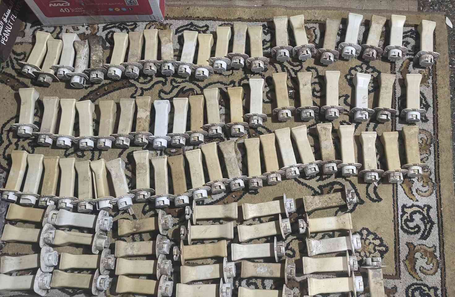 سلام عليكم نانوات (بيع شلع فقط) 
ضمان اي قطعه بيه خلل ترجع 
بور بيم عدد 82
لايت بيم عدد  119
نانو xm عدد 120 مختلط مع m2 m5
نانو xw m5 عدد 67
ملاحظه بيع شلع مابيع بس بور او لايت 
توصيل موجود للستفسار ***********
