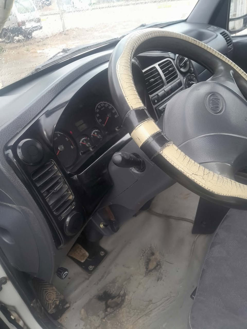 كيا 2011 جديدة كلش على وضع الشركة مكفوله من كلشي السعر 100 المكان ديالى الخالص ***********
