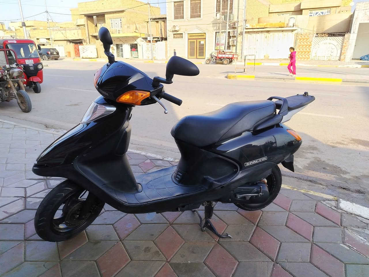 السلام عليكم سبيسي للبيع رمبه جديد مكفوله كفاله عامه مكينه مامفتوحه كفرات اصليه دراجة على وضع البلاد مكاني كوت زين القوس شراي يتصل وبخدمته مو شراي لااتخابر ***********
