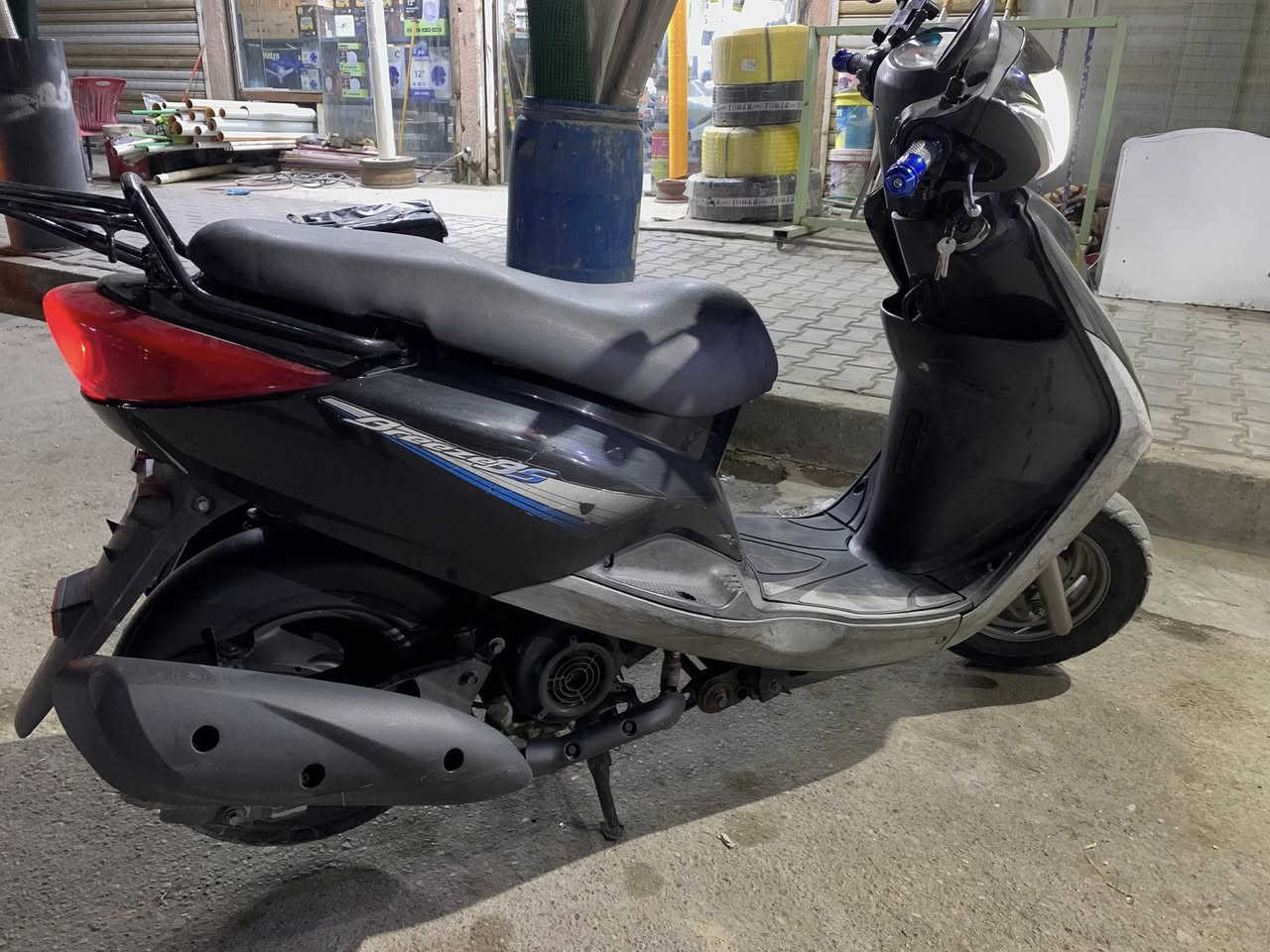 دراجه ببغاء نوزل للبيع
دراجه رمبه بعده جديده ماشيه ١٣ الف تقريبا 
كامله مابيه اي نقص  دراجه نوزل محركه اخرس شلعه معدل جيب اي فيتر وياك وافحص شادله قبق هندر والاصلي بدون هندر موجود تانكيه نضيف كلش مكاني بغداد الحريه سعره ٧٧٥ وبي مجال للشراي


**إذا كنت صاحب هذا الإعلان وتريد حذفه لأي سبب، رجاءا أرسل رسالة إلى الدعم الفني**