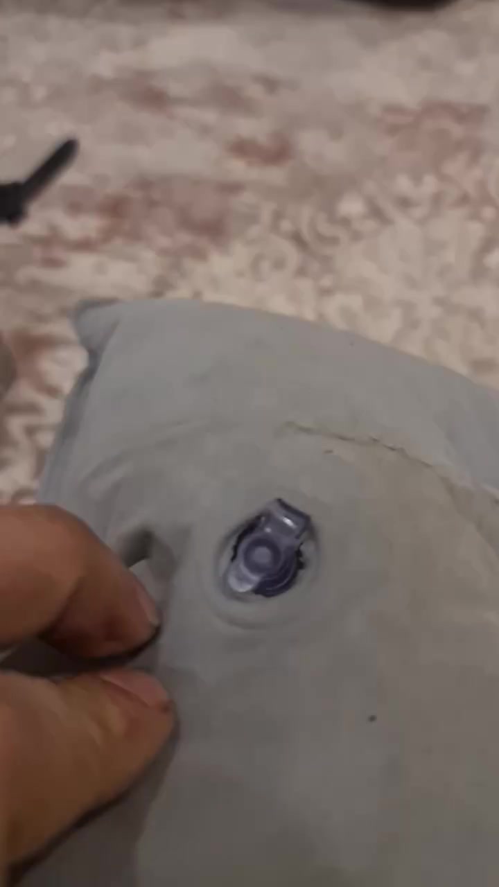 ميز كل القياسات والتفاصيل مذكور بالفديو قوي معدن حديد يصير مثل الحقيبة. مع اكلوب تعليك في وصط الخيم او على شي عدد 2
ومخدة صغيرة نفخ.. السعر مع التوصيل 20 الف خاص او على الرقم ***********

