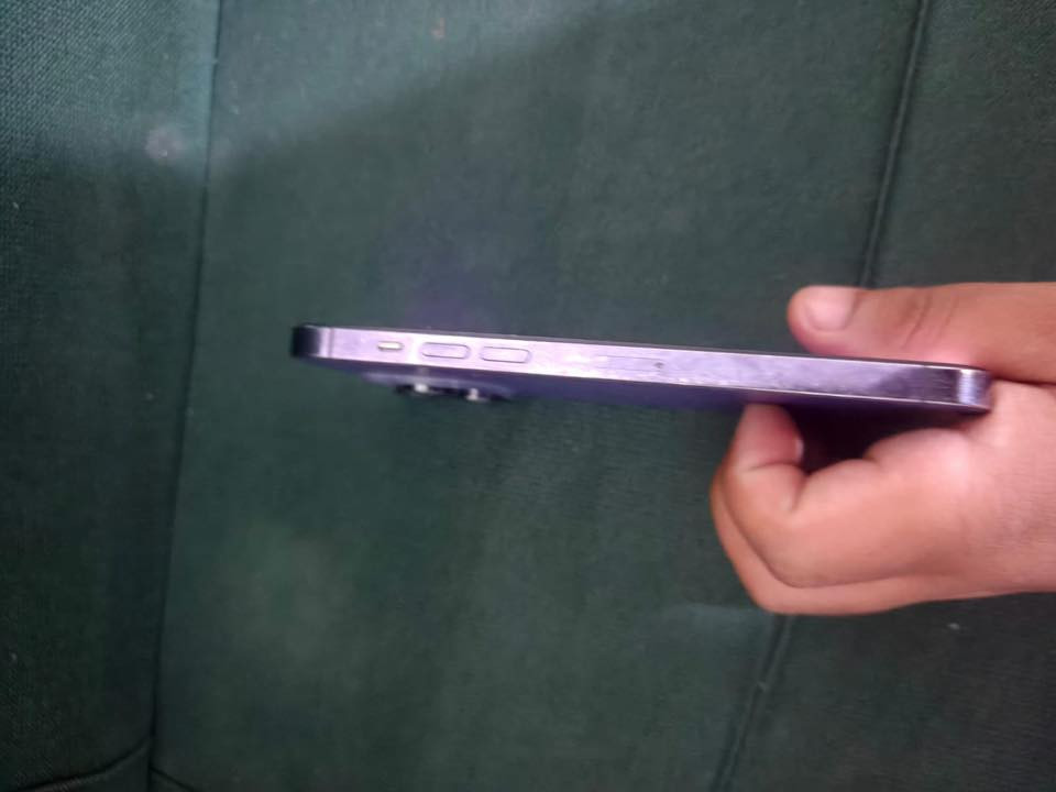 للبيع ايفون 14 برو ماكس 📱🔥
التلفون استخدام شخصي ونظيف حيل ما شاء الله، شغال ممتاز وما بي أي مشكلة.  
مبدل شاشة أصلية والثلاث خيارات شغالة، والفيس آيدي شغال 100% 👍  
الشاشة الأصلية تخبل والألوان والنعومة كلش مرتبة.

🔋 البطارية 88%  
📌 بس بعد التحديث طلع إشعار "لم يتم التحقق"، والباقي كله شغال طبيعي بدون مشاكل.

التلفون بلادي ونظيف جدًا، بي شخوط خفيفة جدًا على الاستخدام.  
والكامرة اللي مصور بيها الصور ظالمته لأن التلفون اللي صورت بي كامرته تعبانة، وبالواقع أنظف وأحلى هواي ✨

💰 السعر 650$ وبيه مجال للجادين  
📍العنوان: ديالى - شهربان  
📞 التواصل(***********)
