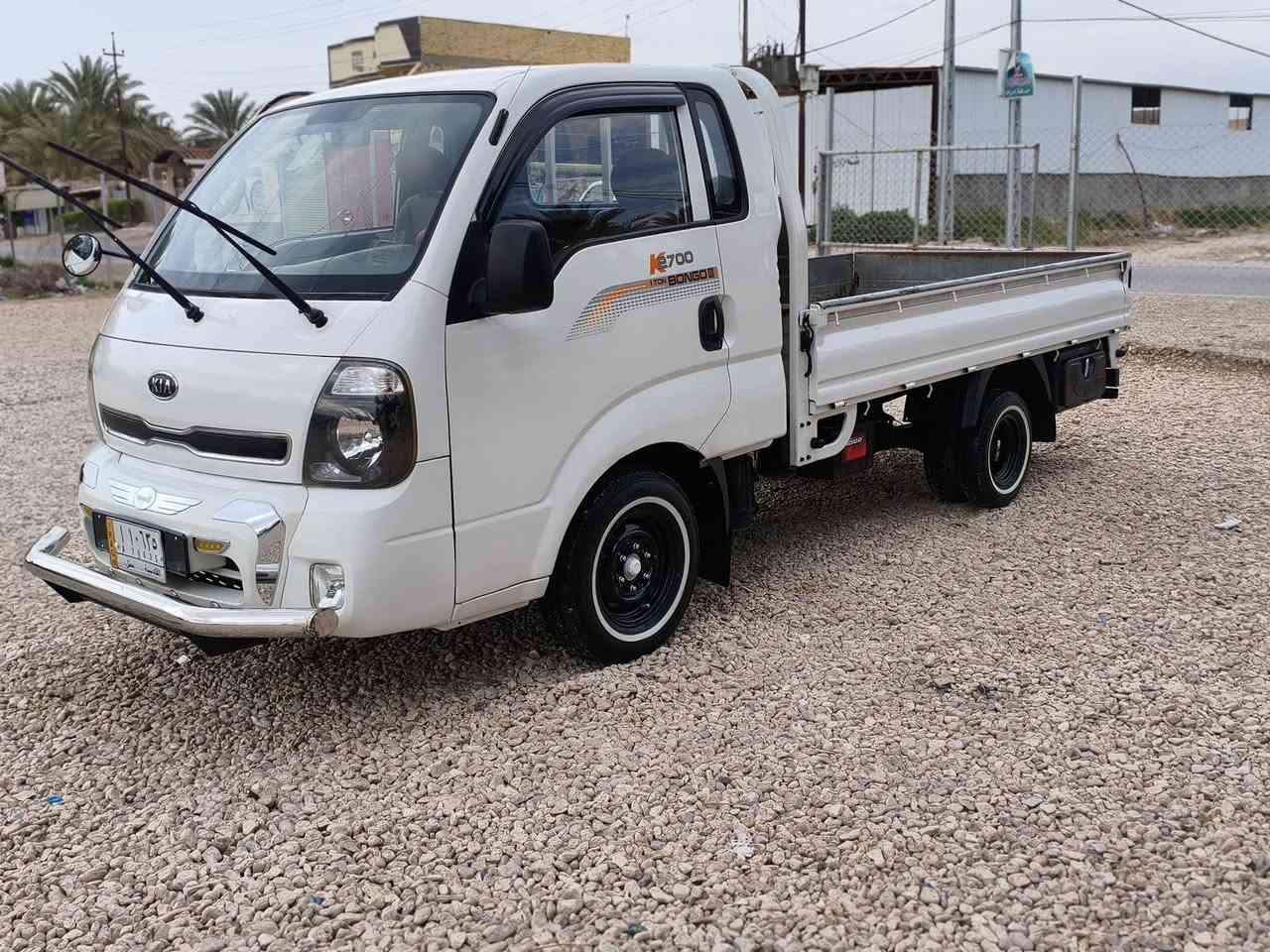 سلام عليكم كيه موديل ١٣ رقم قادسيه سنويه صاقطه سنتين راعيه متوفي بيه قاصر واحد بعدلي سنتين وتفك سياره جديده تخم تاير صدر جديد سعر ٨٥ وبيه مجال حك جيه مكفوله من ضربه وصبغ عده برد قليل ***********
