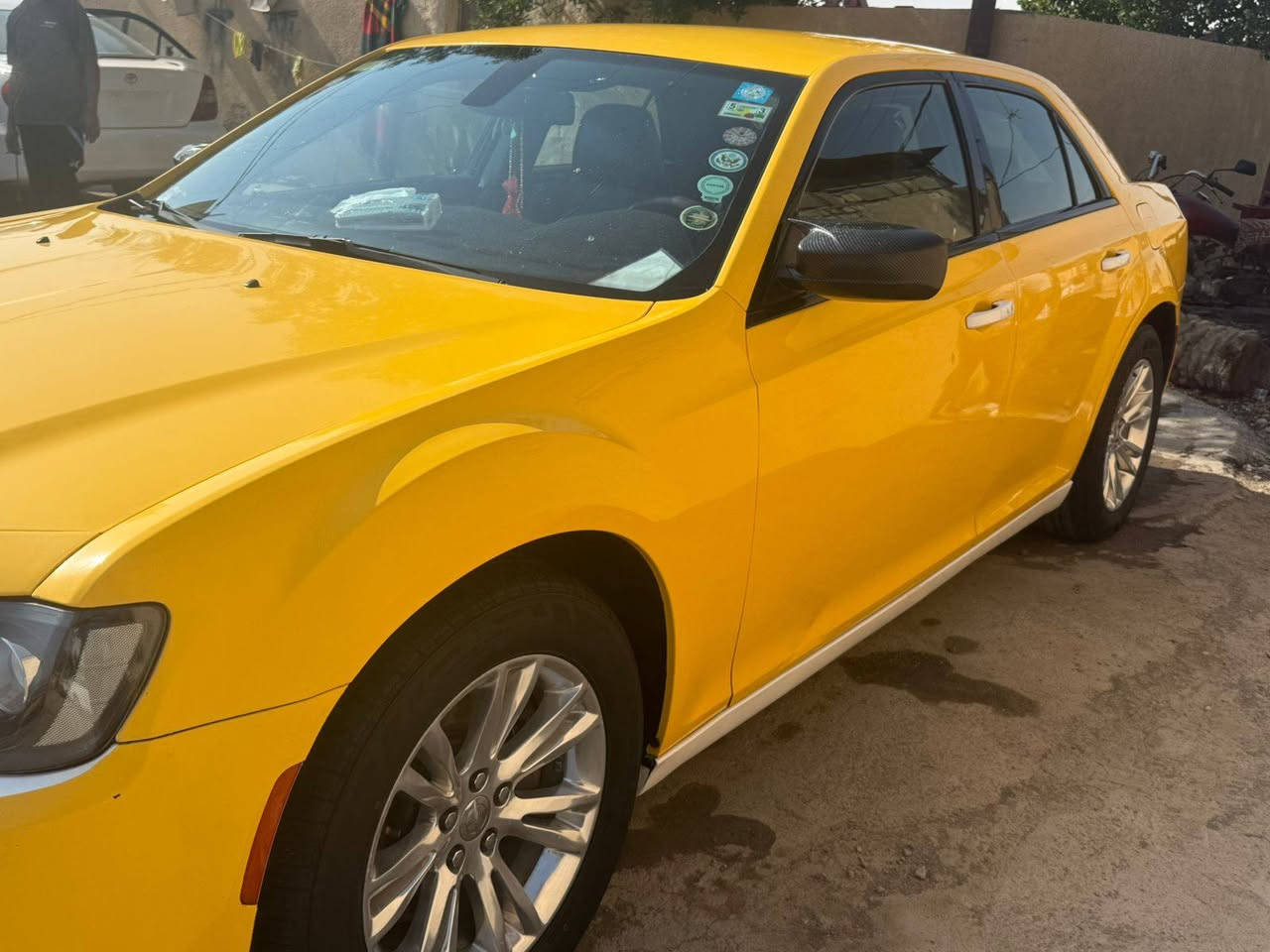 السلام عليكم أوباما موديل 19اصل رقم بغداد بااسمي الانكليزي بدون ايرباك بيهه باب مبدل اصل ابيض مواصفات Sكشنات حضن تشغيل عن بعد شفتات ويل 18تخم تاير جديد جاهزه للعمل للاتصال ***********
