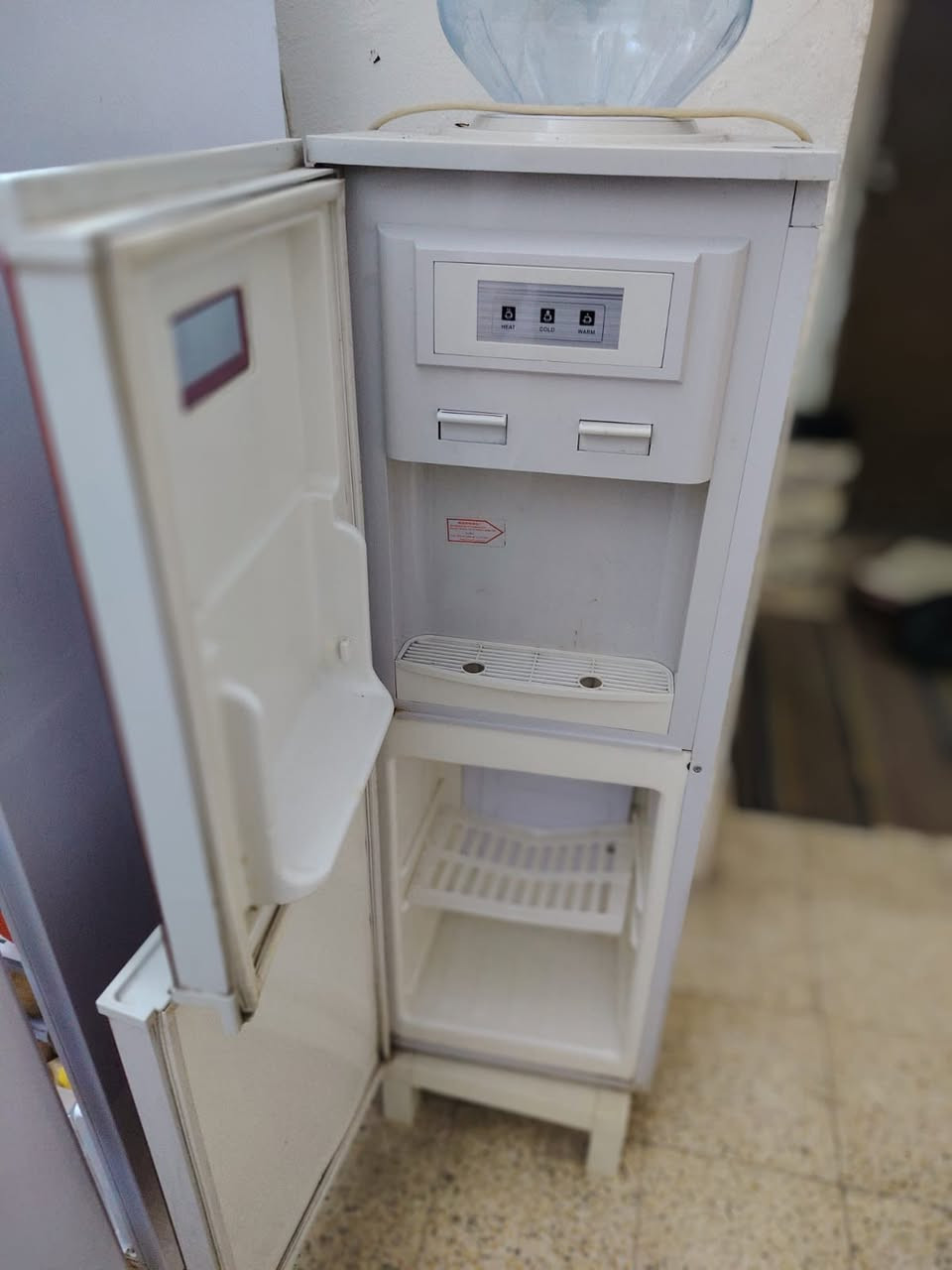 طباخ شغال عله فحص وبراد ماء شغال فقط البارد شراي يراسلهم واتساب *********** العماره
