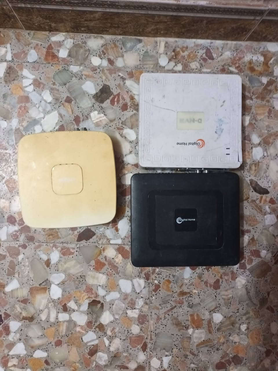 سلام عليكم تحيه طيبة لجميع
متوفر أجهز كامرات
الاغراض غير مفحوصه ابيع شلعه وحده عاطل وشغال تاخذه 
ولجهزه دهوا شغالات بس ابو 32جنل غير شغال 
مكاني بغداد العماري 
لتواصل ***********اوتساب او اتصال 
ملاحضة توصيل ماعندي
