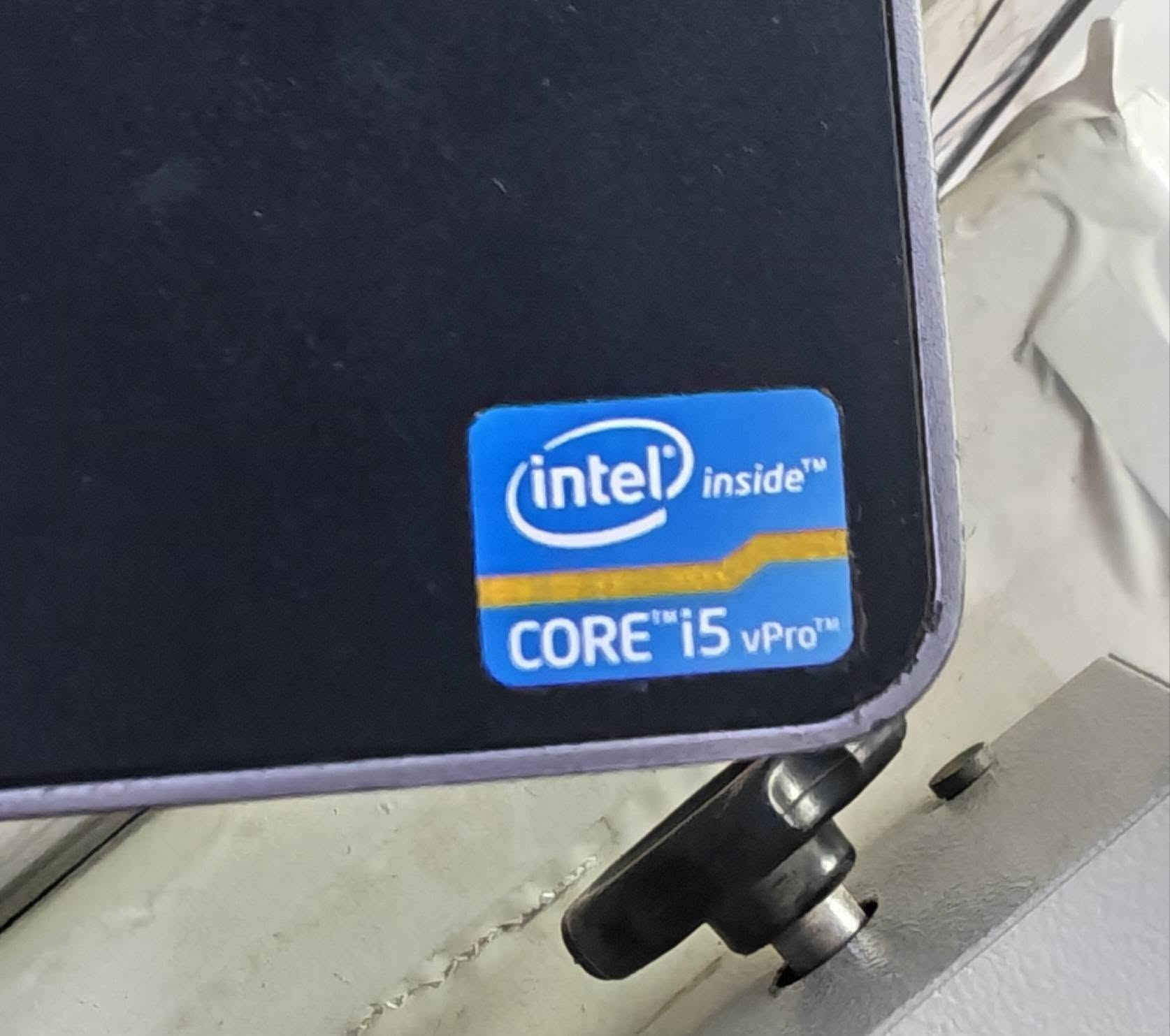 لابتوب DELL  للبيع 
كوراي 5 
رام 4 كيكا
هارد 250
بطارية جيده جدا


**إذا كنت صاحب هذا الإعلان وتريد حذفه لأي سبب، رجاءا أرسل رسالة إلى الدعم الفني**