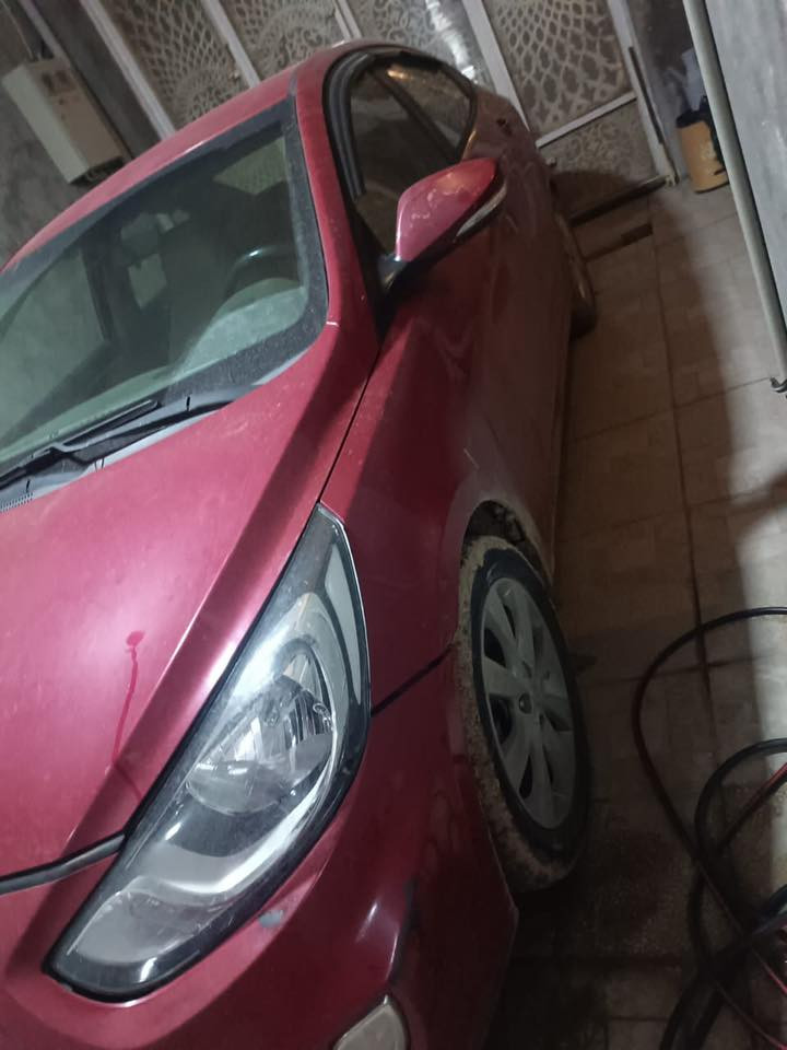 اكسنت 2014 سيارة نظيفة ومكفولة من الصبغ فقط بيها مكانات جراد وطخات مثل ما واضح بالصور محرك وكير وتبريد كله مضبوط محرك 1400 كير 6 نمر رقم بغداد مشروع وطني  السعر 82 ورقة وبيها مجال للاستفسار الاتصال ***********
