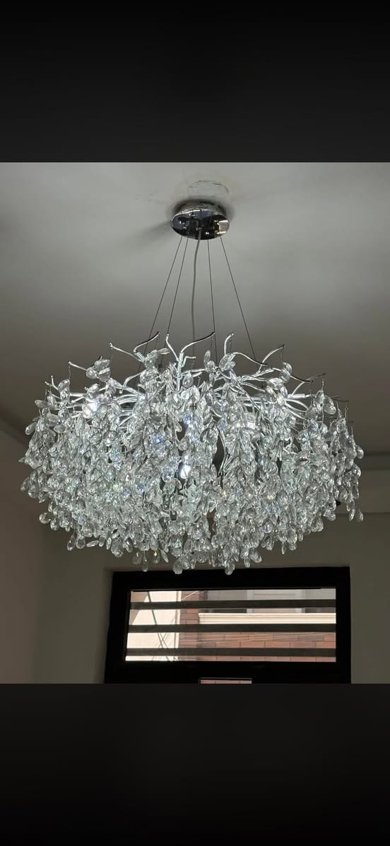 السلام عليكم ثريه نظيفة كلش ماخذتها 600 ثكيله كلها كرستالات
ب٢٠٠ وبيها مجال بسيط
هذا رقم لشراي بتصل
 ***********
