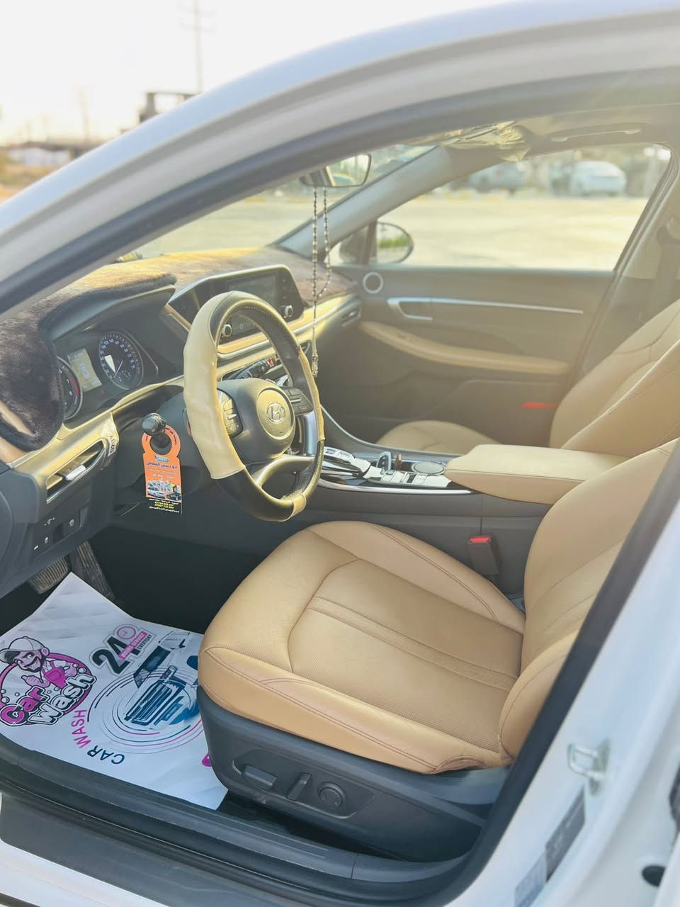 السلام عليكم
سوناتا خليجي موديل ٢٠٢٣ رقم بغداد
لون ابيض فول مواصفات 
ومواصفاتهة معروفه ميحتاج اذكرهن
رقم بغداد ماشيه ٤٤٠٠٠ وقابل للزياده
السياره بيهة شويه بارد بالجاملغ الامامي جهة السايق
وبيهة بارد مقدار اصبعين بالجامغ الامامي عكس السايق
السياره جديده وعلى ايدي 
رايدهة ب٢٢٥ وبيهة مجال قليل 
مكانهة بالصويره
***********
