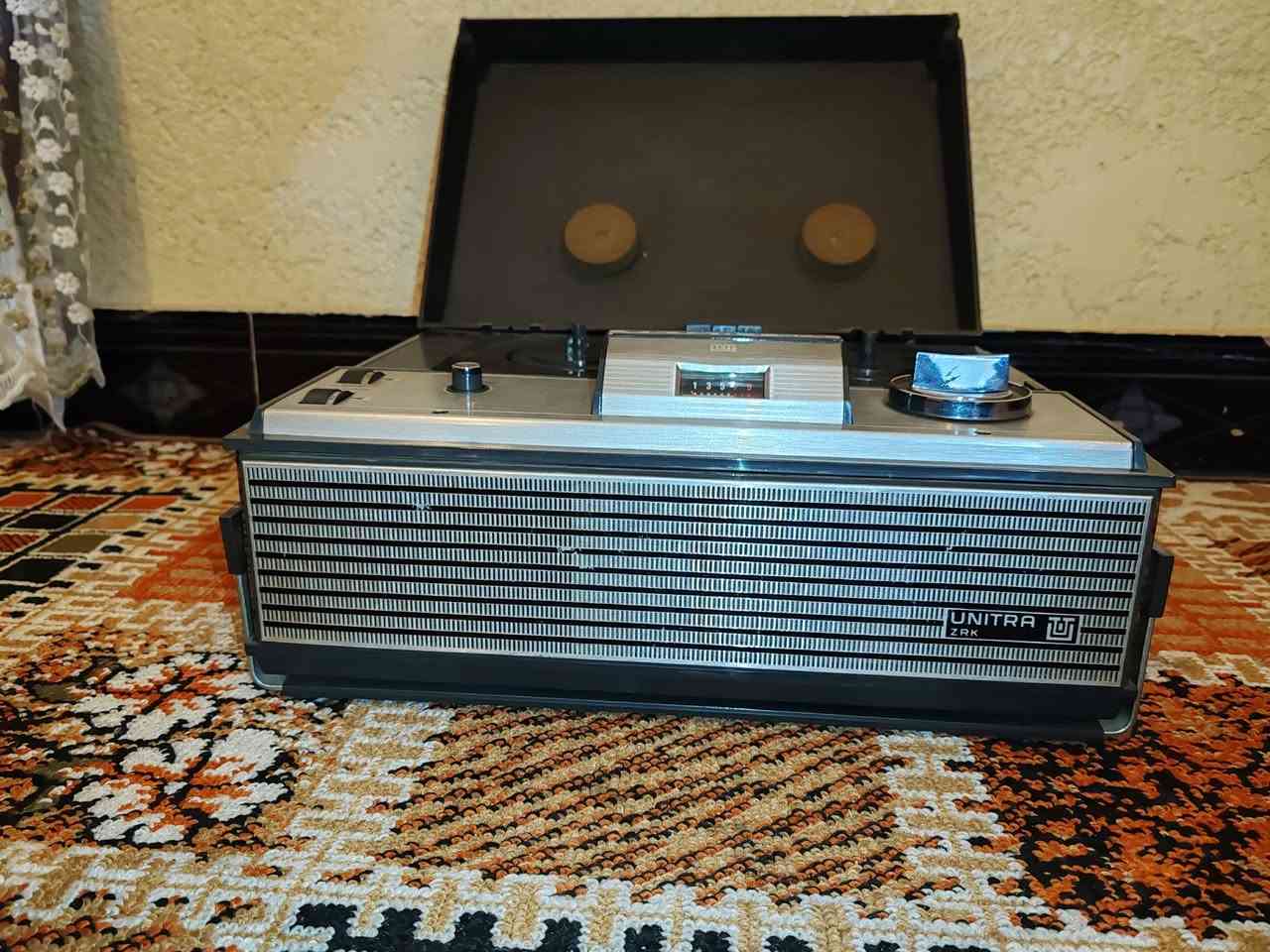 السلام عليكم أخواني جهاز  UNITRA .ZAK...de luxe  بولندي موديل 1967 جهاز نظيف وشغال جهاز بكرات قديمه شرط الشغل  ونظيف وزن ثقيل جدا


**إذا كنت صاحب هذا الإعلان وتريد حذفه لأي سبب، رجاءا أرسل رسالة إلى الدعم الفني**