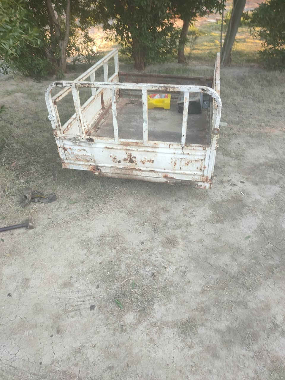 بدي امتار لبيع ابيع جوم حديد يردله لحيم *********** العنوان الحمزاه الشرقي سعراه 80
