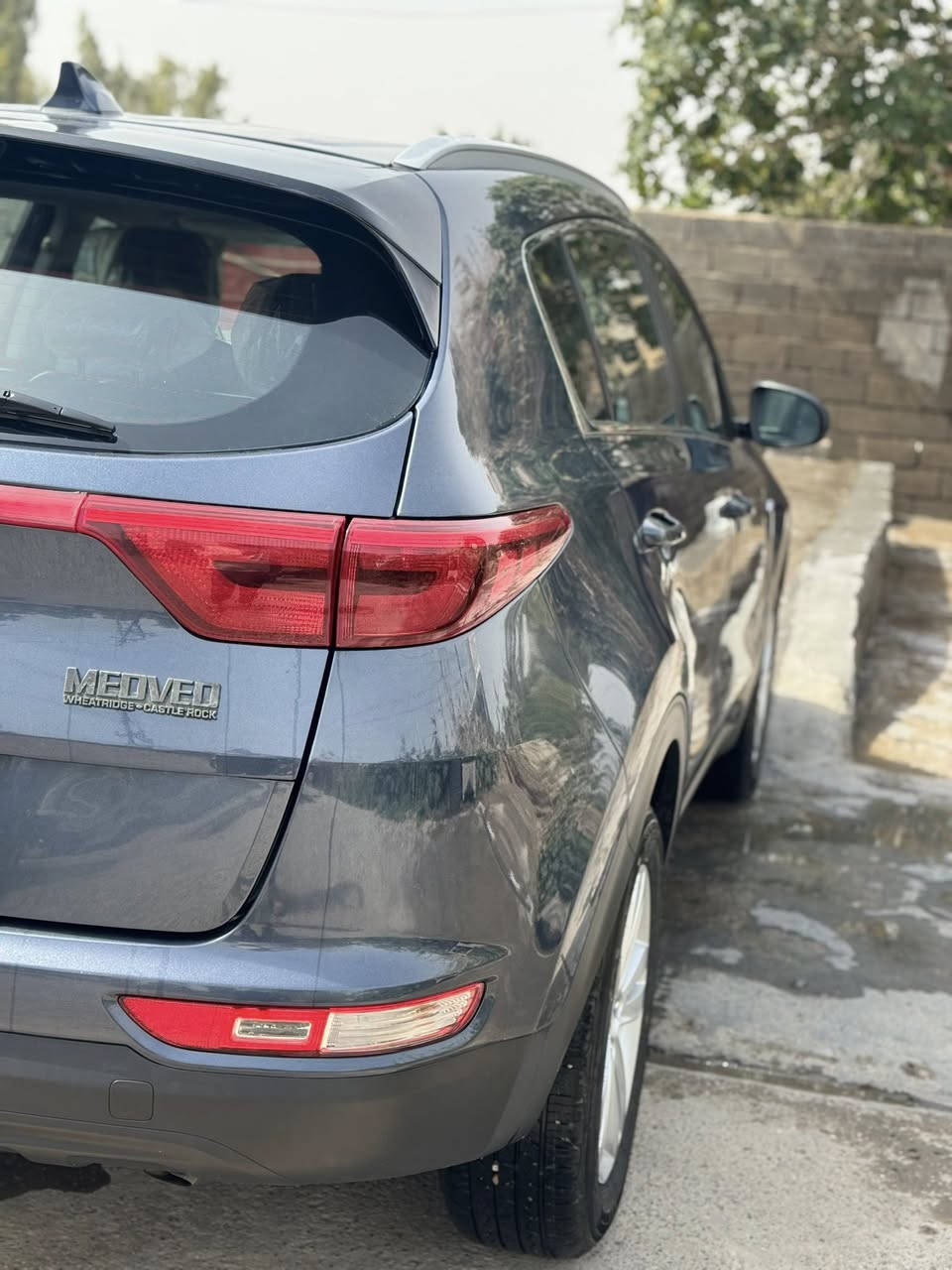 #كيا_سبورتج بيع او مراوس موديل احدث
موديل 2019
وارد امريكي 
كلين بدون ضرر 
عدا شخط باب سائق فقط  
-شاشة كبيرة
-كامرة بلادية
-فور ويل
-انظمة قيادة متعددة
-قطعتين تبريد 
-مكينة 2400
-ويل كروم
السيارة جديدة جداً
ماشية 51 الف  فقط
بأسمي استخدام شخصي اني كاصه من امريكا على وضع الشركة
للاستفسار اكثر 
اتصال 
***********✅
