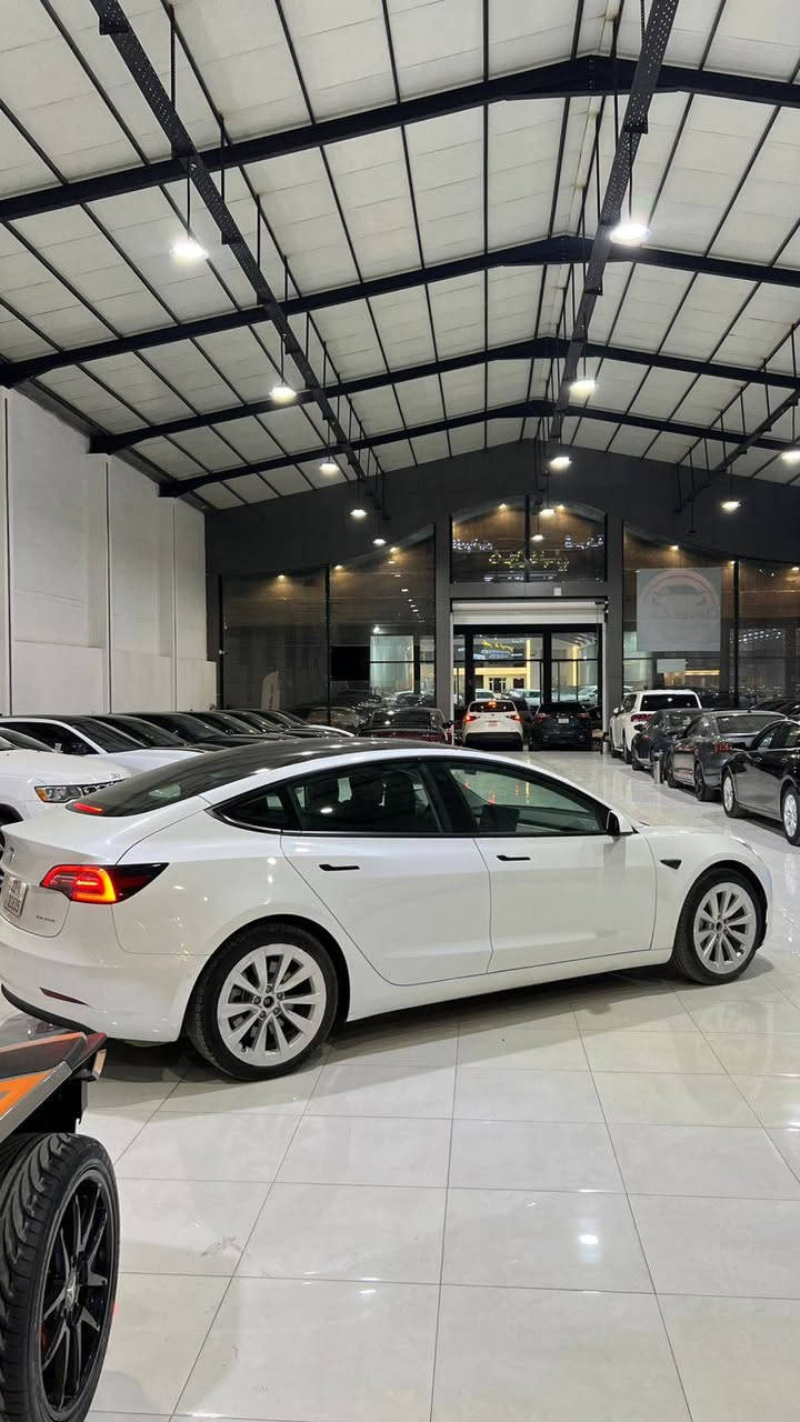 تسلا موديل ٣  اون لاين ٢٠٢٢ دبل موتور
ماشية ١٦ الف ميل 

حادث خفيف بدون صبوغ  بدل باب بلادي ارباك سليمة بشرط 

 بدون تعديل  سيارة كلش جديد بطارية %١٠٠ 

 سعر ١٨٥ ورقة 

مکان سیارە اربیل 

0770 222 5352  
واتس اب
