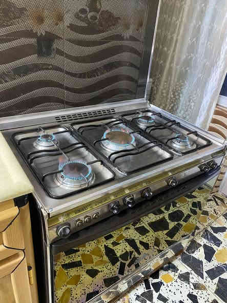 سلام عليكم طباخ مستعمل قليل 5عيون وفرن سعر 250الف وبيه مجال و سرير اطفال سعر 100الف وبيه مجال
عنوان🏠 بغداد حي الخضراء الجمعيه
رقم الهاتف 📞 ***********
